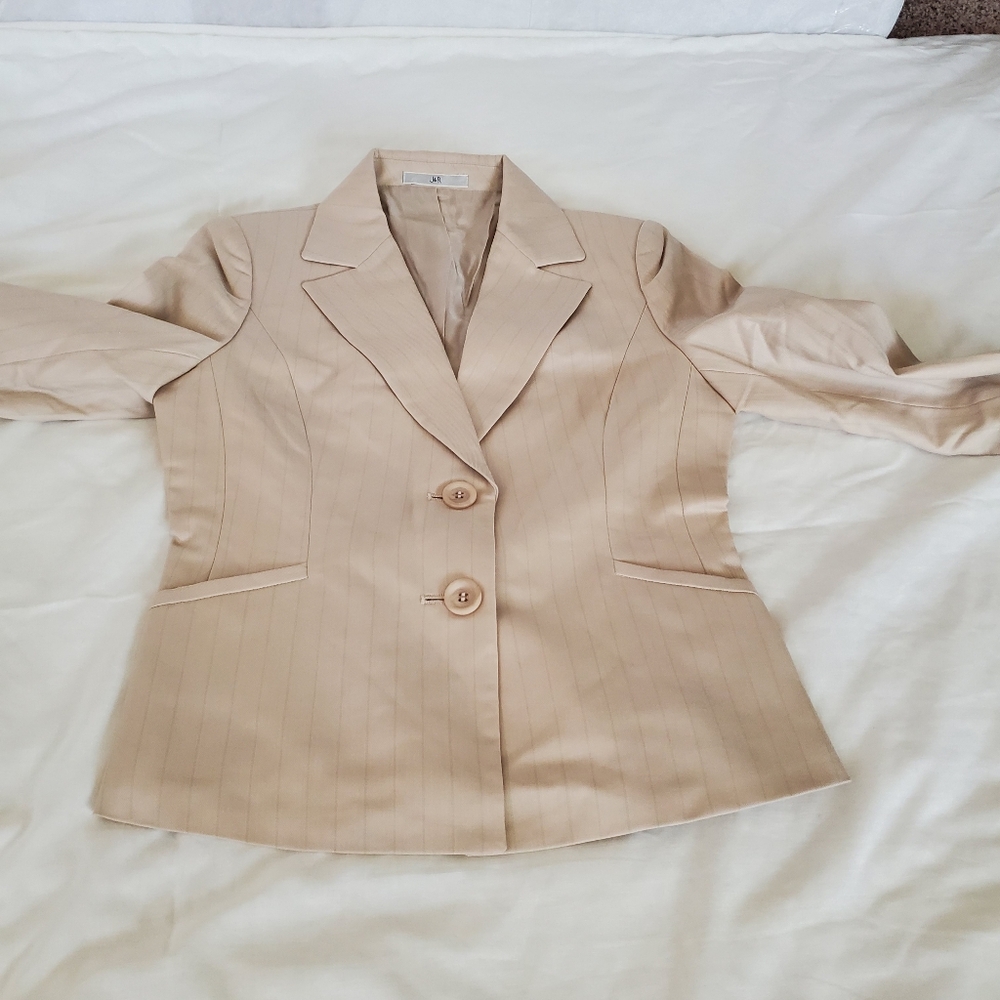 Suit - Picture 7 of 13